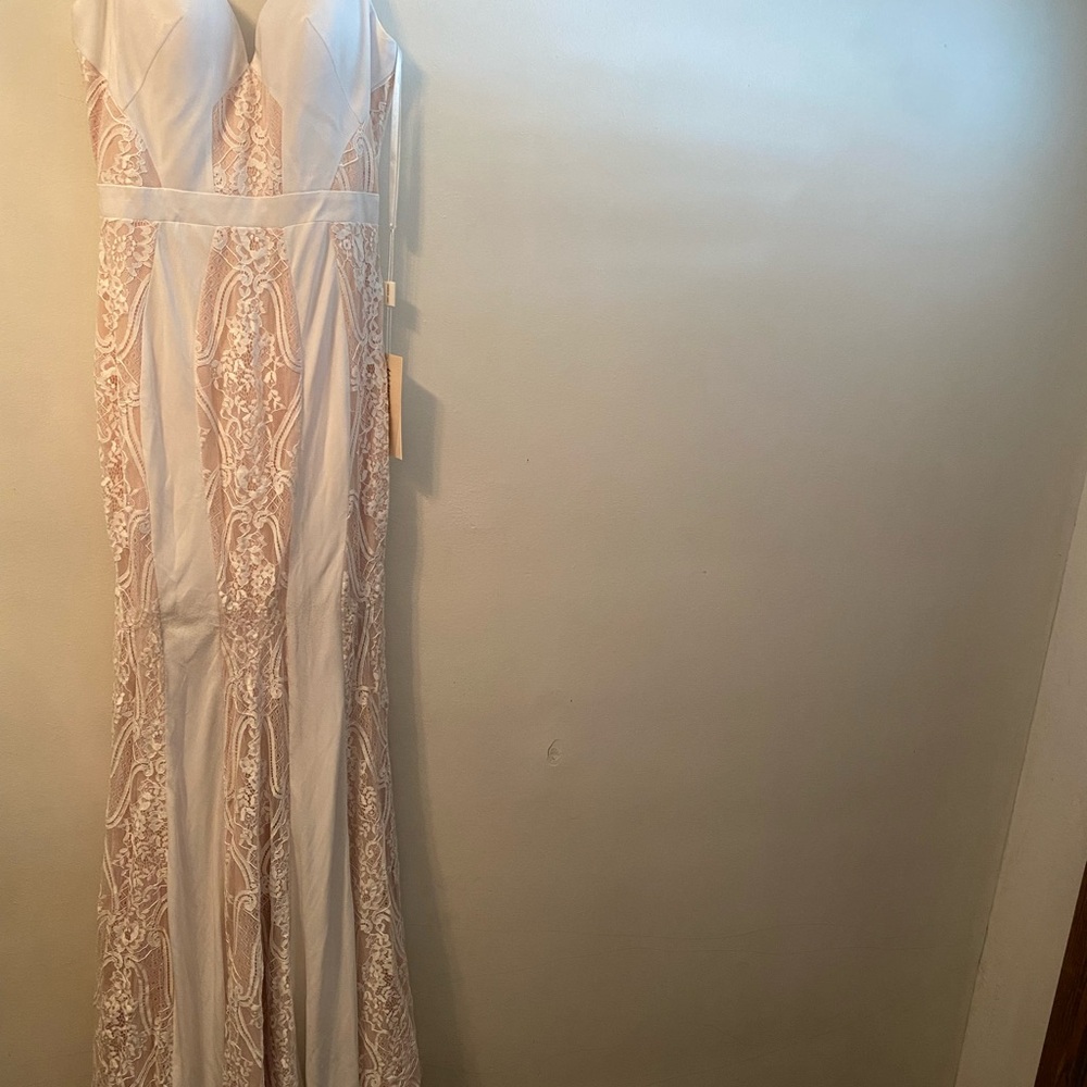 Elegant White Lace Strapless Gown